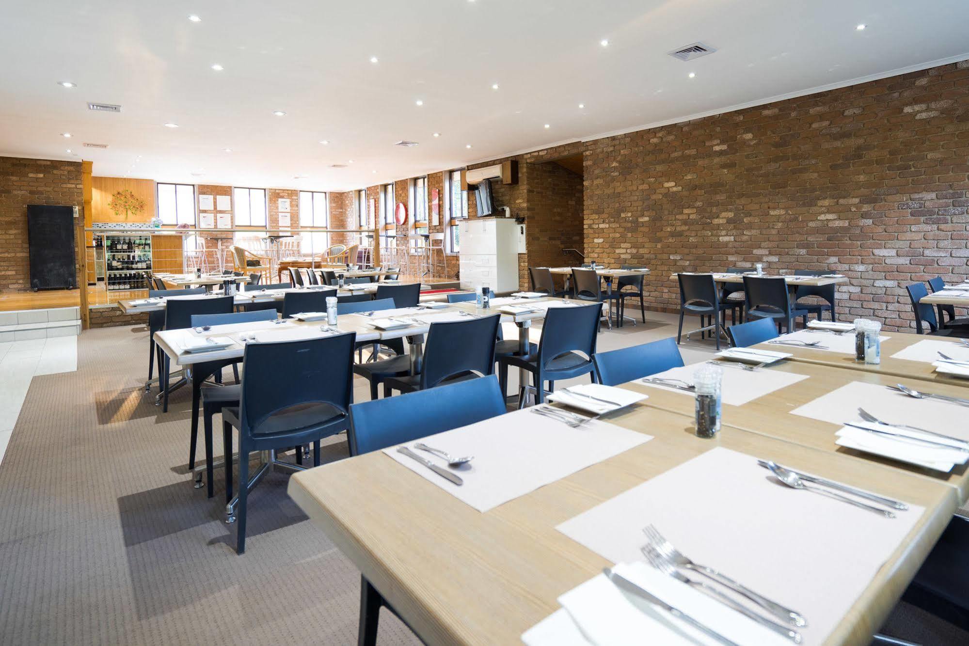 Farnham Court Motel And Restaurant Morwell Eksteriør bilde