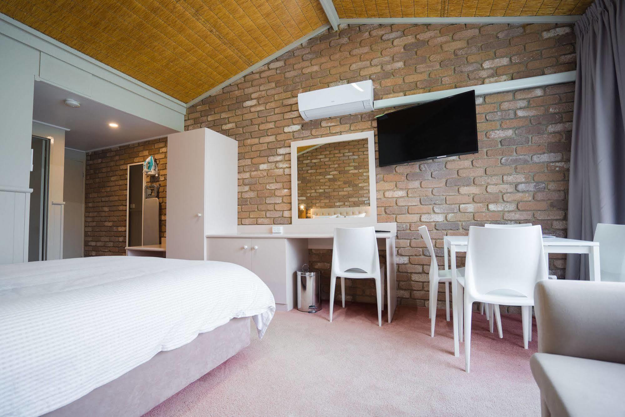Farnham Court Motel And Restaurant Morwell Eksteriør bilde